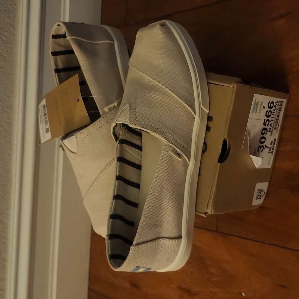 TOMS Classic shoes